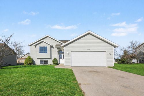 813 Valley Ave, Fremont, MI, 49412-9005 | Card Image