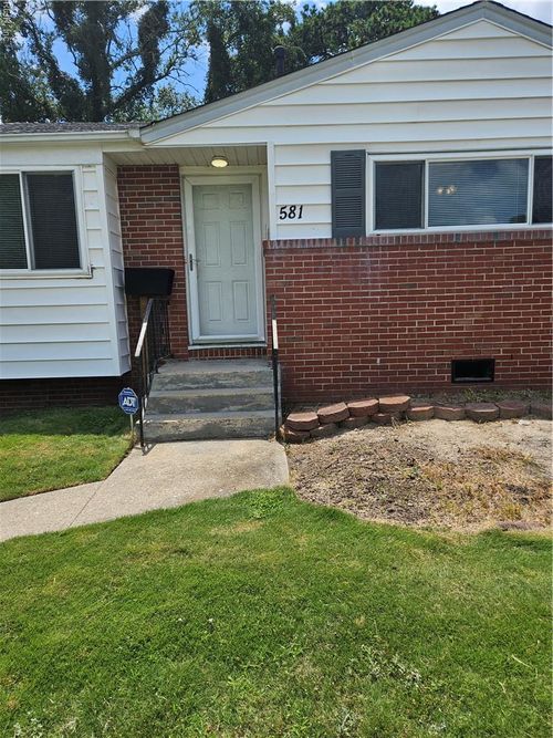 581 Lavender Ln, Virginia Beach, VA, 23462-2051 | Card Image
