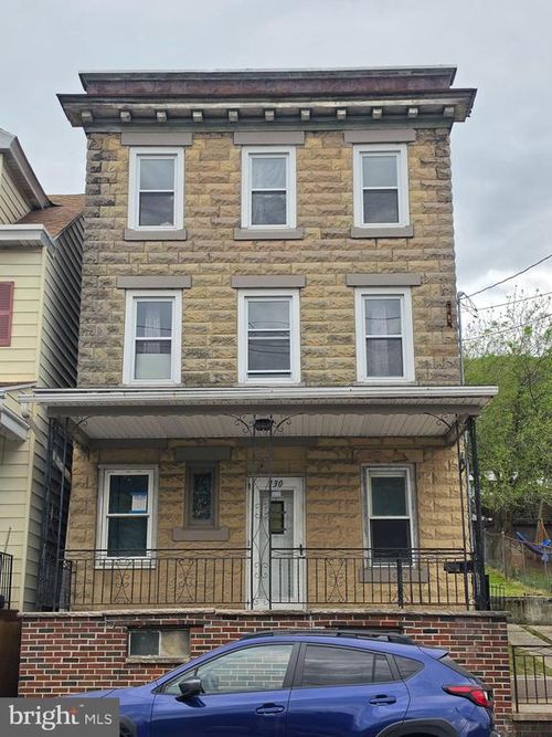 130 E Bacon St, POTTSVILLE, PA, 17901-3904 | Card Image