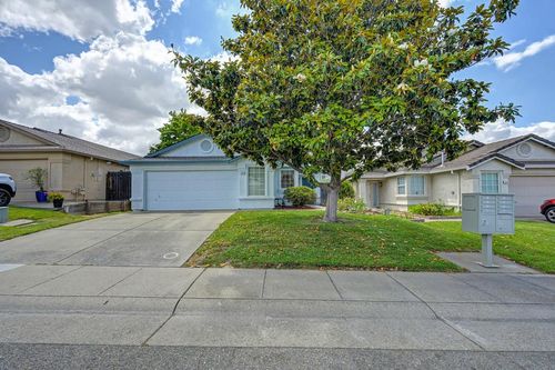 8640 Travary Way, Antelope, CA, 95843-5875 | Card Image