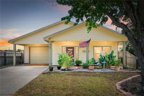 712 S Mathis St, Rockport, TX, 78382-4034 | Card Image