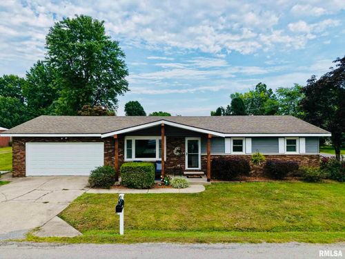 802 N Hughes St, West Frankfort, IL, 62896-1055 | Card Image