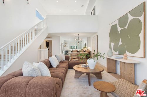 11210 W Victory Boulevard, North Hollywood, CA, 91606 | Card Image