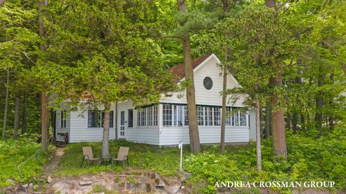 80130 Linden Hills St, Covert, MI, 49043-8506 | Card Image