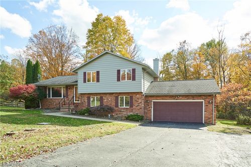 8585 Carmichael Dr, Chesterland, OH, 44026-3501 | Card Image