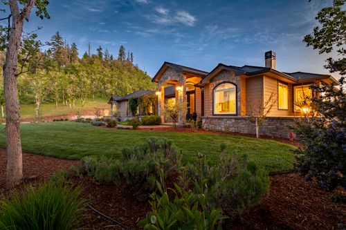 1884 S Obenchain Rd, Eagle Point, OR, 97524-5569 | Card Image