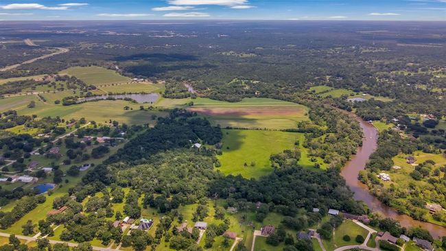 250 County Road 498, Home with 3 bedrooms, 2 bathrooms and 6 parking in Sweeny TX | Image 27