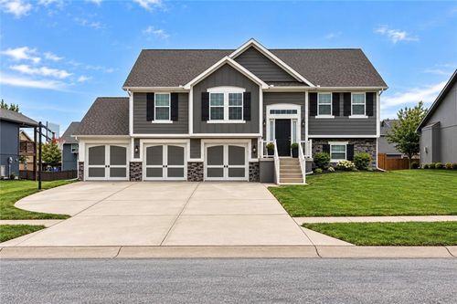902 N Cottonwood Ave, Kearney, MO, 64060-8881 | Card Image