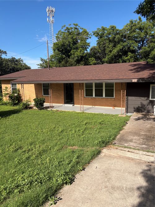 1012 N Water St, Burnet, TX, 78611-1322 | Card Image