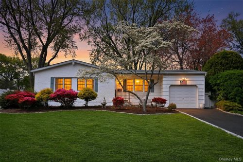 28 Dartmouth Dr, Smithtown, NY, 11787-2007 | Card Image