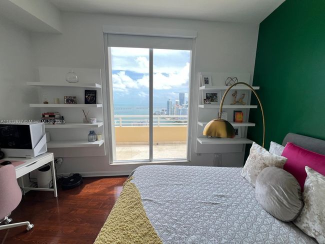 APT-4505 - 848 Brickell Key Dr, Condo with 3 bedrooms, 4 bathrooms and null parking in Miami FL | Image 41
