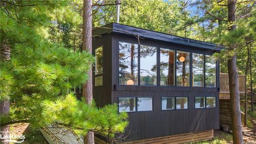 8550 Go Home Lake Shore, Georgian Bay Twp, ON, P0C1H0 | Card Image