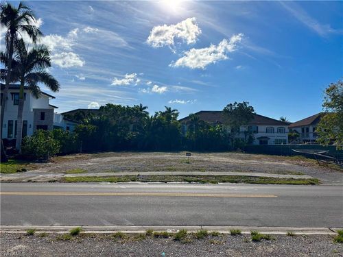 3898 Crayton Rd, NAPLES, FL, 34103-3529 | Card Image