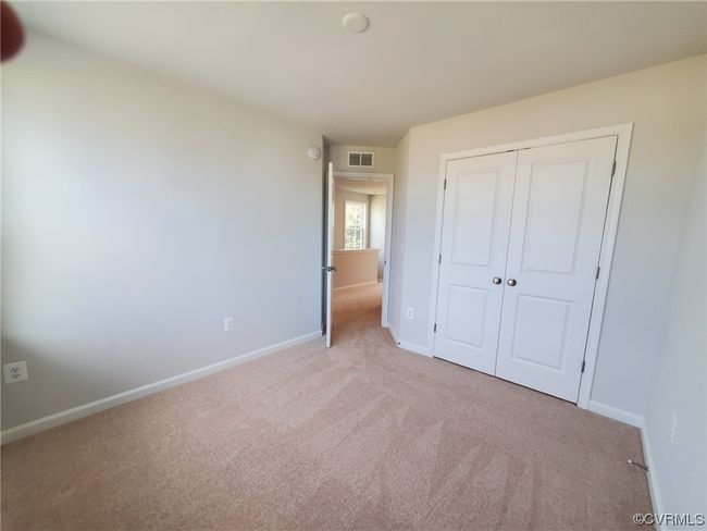 Empty room with light carpet | Image 23