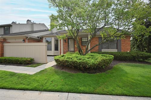 8-7274 Westchester, West Bloomfield, MI, 48322-2871 | Card Image