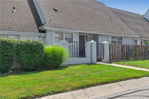 221 Woodbridge Ln, Kansas City, MO, 64145-1329 | Card Image