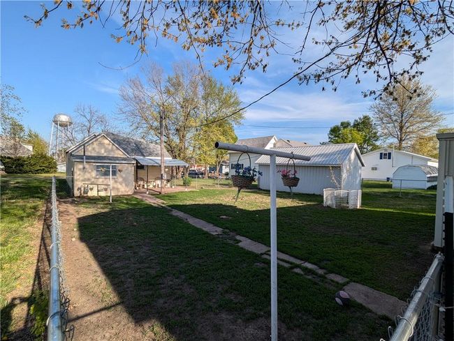 View of yard with fence | Image 9