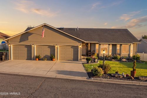 5602 Channel Dr, Yakima, WA, 98901-5321 | Card Image