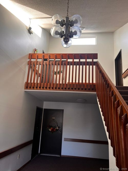 1010 Twin Circle Dr, South Windsor, CT, 06074-2620 | Card Image