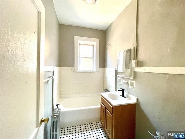 16 Irving St, Condo with 1 bedrooms, 1 bathrooms and null parking in Newark NJ | Image 4