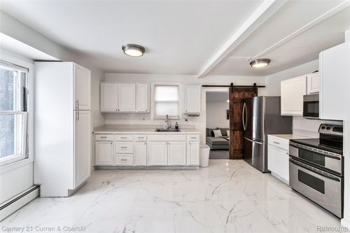 28854 Hennepin St, Garden City, MI, 48135-2875 | Card Image