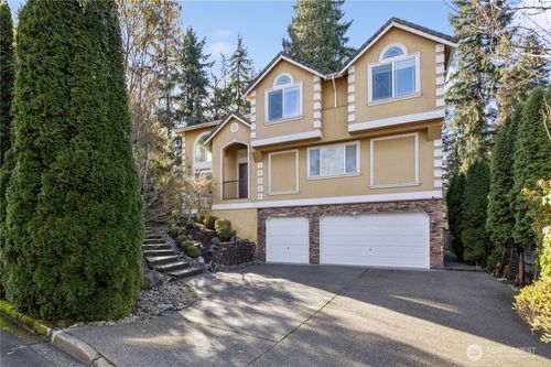 15025 Se 43rd St, Bellevue, WA, 98006-2409 | Card Image