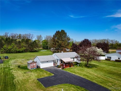 7233 Ridge Rd, Lockport, NY, 14094-9424 | Card Image