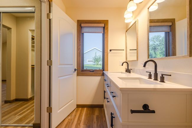 Primary bath | Image 9