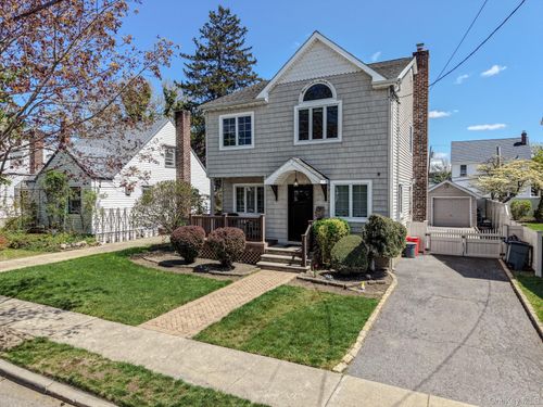 141 Collins Ave, Williston Park, NY, 11596-1611 | Card Image