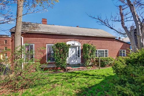 30 Dow Street, Portland, ME, 04102 | Card Image