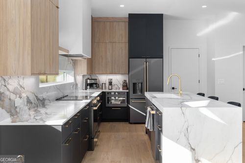 2017 Memorial Dr Se, Atlanta, GA, 30317-2506 | Card Image