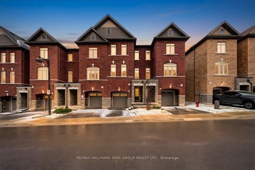 104 Gordon Cir, Newmarket, ON, L3Y0C9 | Card Image