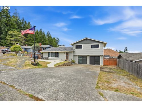 2220 Maine Ct, North Bend, OR, 97459-1665 | Card Image