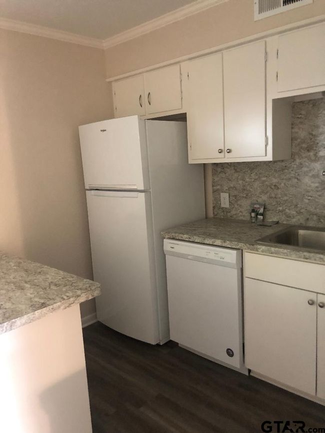 APT-12C - 602 E South St, Home with 0 bedrooms, 0 bathrooms and null parking in Lindale TX | Image 9
