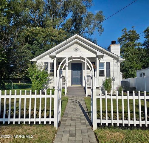 19 Villa Pl, Eatontown, NJ, 07724-1612 | Card Image