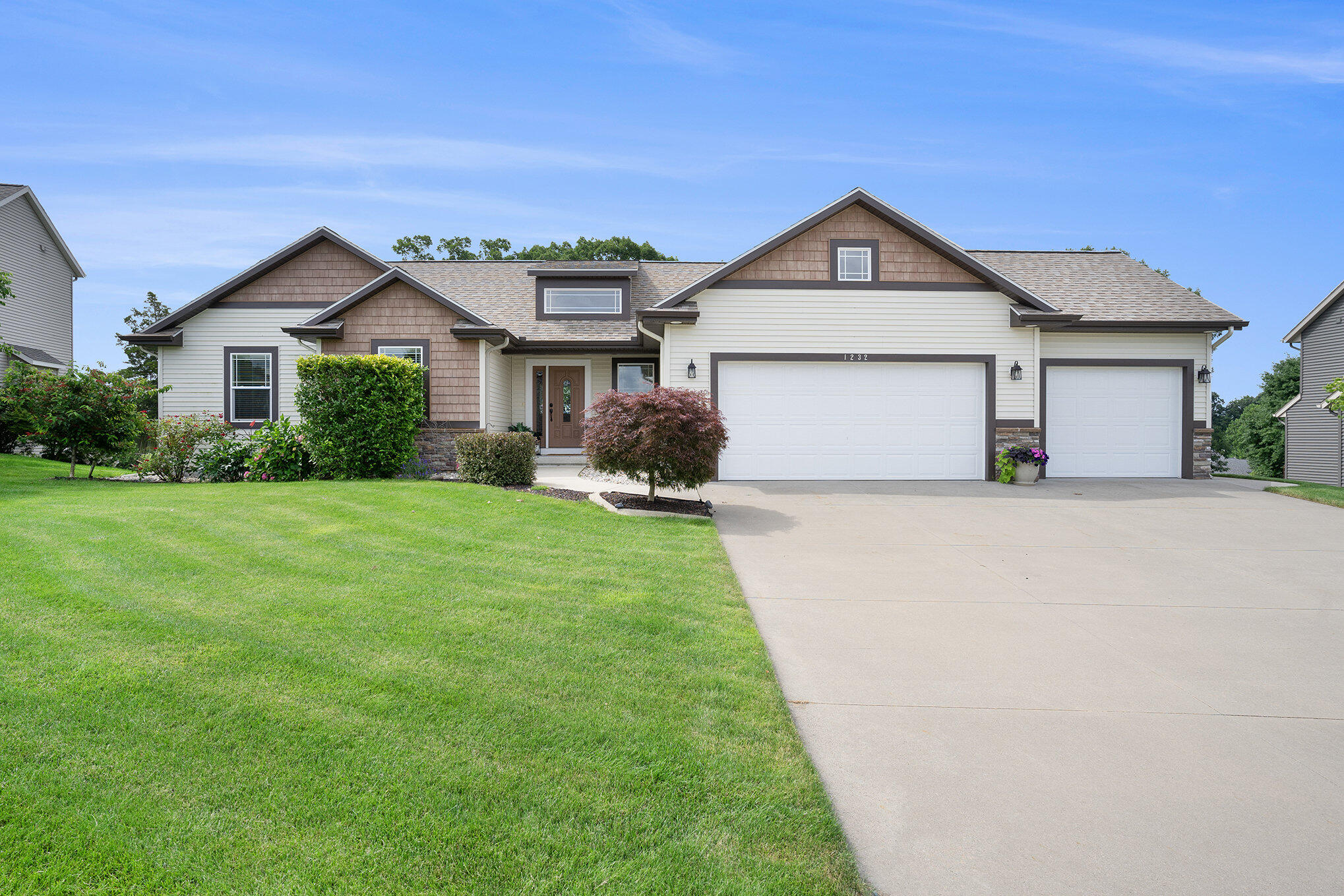 Shadow Hills Dr, Byron Center, MI 49315