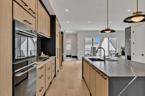 330 Normandy Dr Sw, Calgary, AB, T3E8G8 | Card Image
