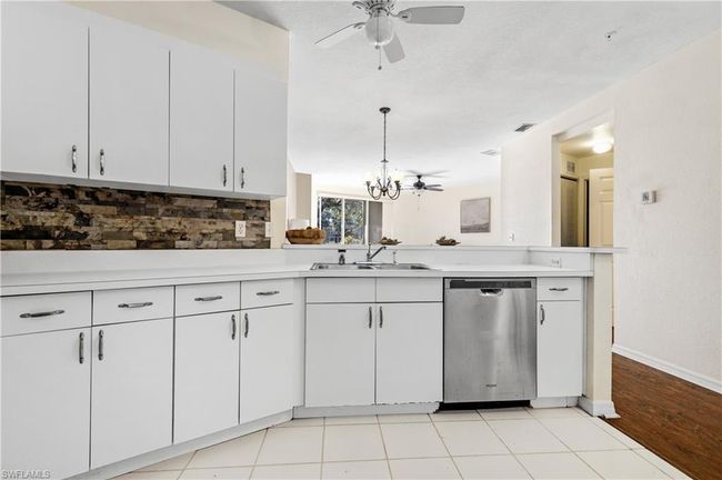 APT-102 - 12040 Summergate Cir, Condo with 2 bedrooms, 2 bathrooms and 1 parking in FORT MYERS FL | Image 6