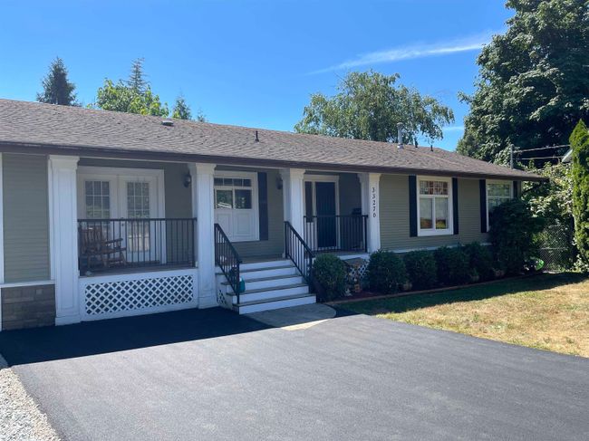 33270 13 Th Avenue, House other with 5 bedrooms, 2 bathrooms and 4 parking in Mission BC | Image 1