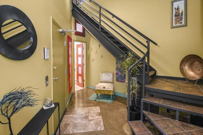 APT-1 - 512 Laurel Ave, Condo with 2 bedrooms, 2 bathrooms and null parking in Saint Paul MN | Image 4