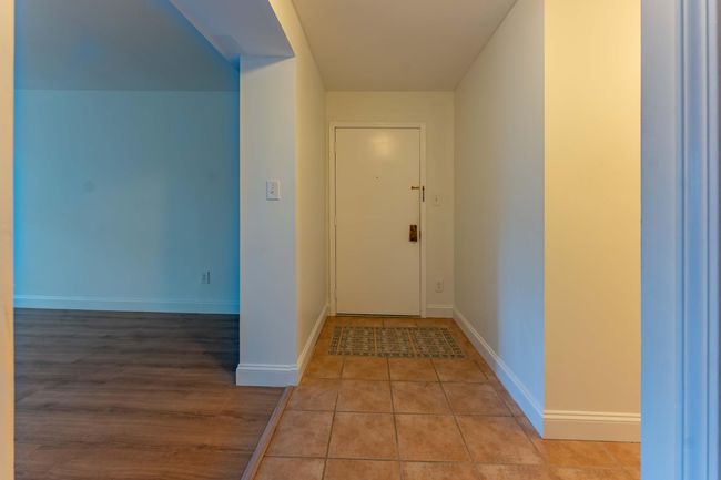Entry Hallway | Image 13