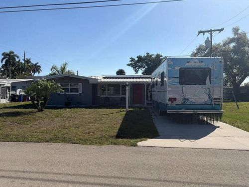 3657 Kelly St, Fort Myers, FL, 33901-7942 | Card Image