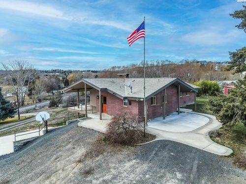 243 Collins Road, Selah, WA, 98942 | Card Image