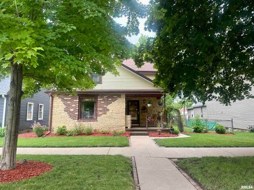 1723 Pershing Blvd, Clinton, IA, 52732-2630 | Card Image