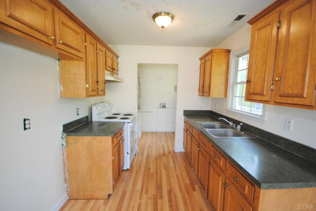 1114 Golden Leaf Rd, House other with 3 bedrooms, 2 bathrooms and null parking in Nathalie VA | Image 9