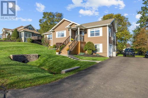 18 Cedar Avenue, Charlottetown, PE, C1A6K4 | Card Image