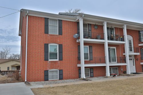 apt-2-909 W 1st St, Pella, IA, 50219-1440 | Card Image