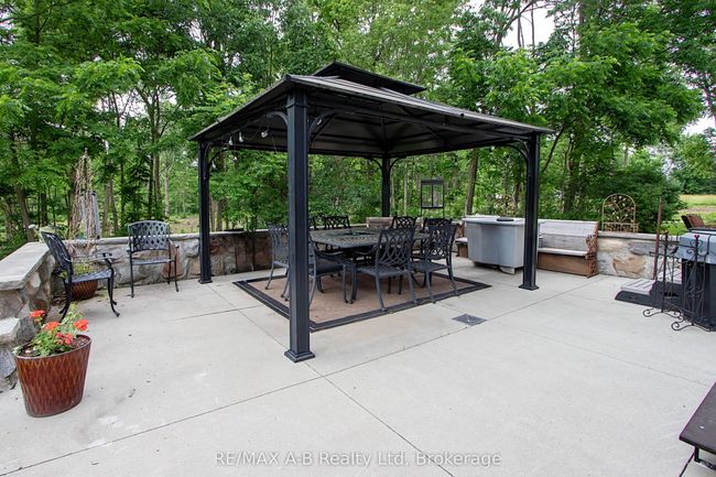 12096 Gale Rd, House other with 5 bedrooms, 4 bathrooms and 10 parking in Middlesex Centre ON | Image 39