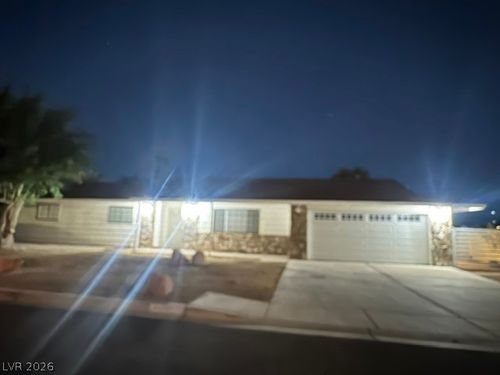 2090 Lucerne St, Las Vegas, NV, 89104-6002 | Card Image