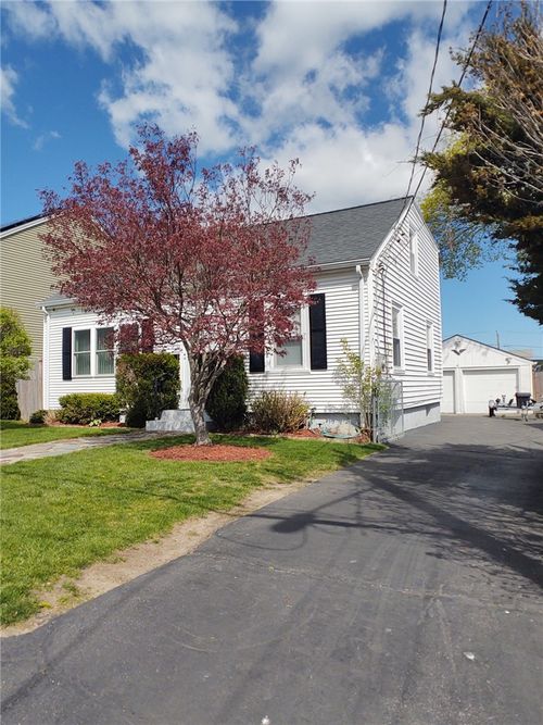 21 Urban Ave, Pawtucket, RI, 02860-3312 | Card Image